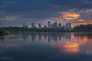 Panorama Warszawy w pochmurny dzień