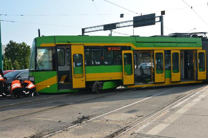 Wykolejony tramwaj linii 18 w Poznaniu