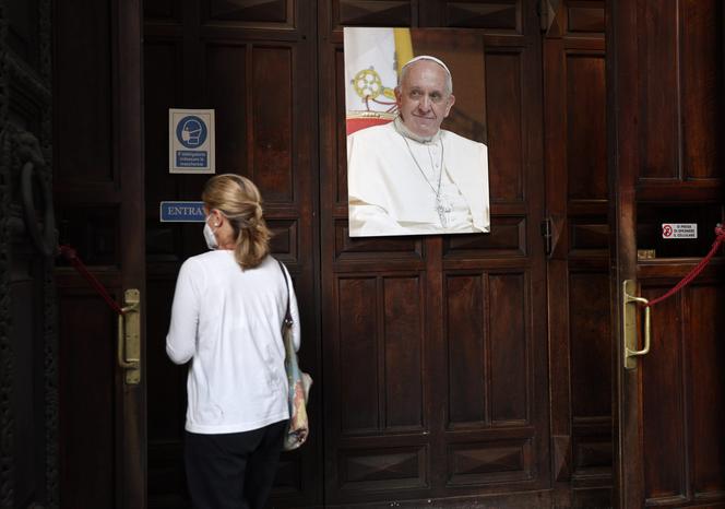Leczą papieża w pokoju Jana Pawła II! Franciszek przeszedł operację