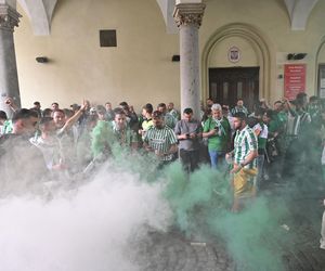 Kibice opanowali Wrocław. Tak wygląda stolica Dolnego Śląska w dniu finału Ligi Konferencji