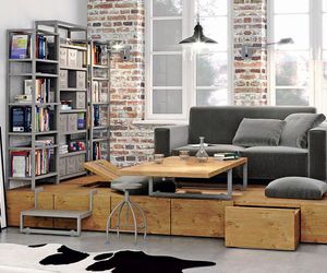 Wnętrza z podestami i podłogą na różnych poziomach