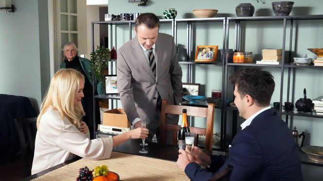 	Barwy szczęścia odc. 3155. Amelia (Stanisława Celińska), Bruno (Lesław Żurek), Karolina (Marta Dąbrowska), Justin (Jasper Sołtysiewicz)