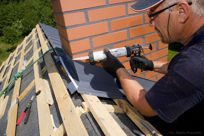 Obróbki blacharskie. Jak je naprawiać?