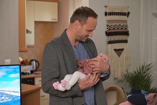 Pierwsza miłość, odcinek 4064: Janek (Maciej Mikołajczyk), Pola