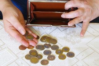 Emeryci zwrócą 13. emerytury w 2025 roku? Te osoby już otrzymują pisma od ZUS