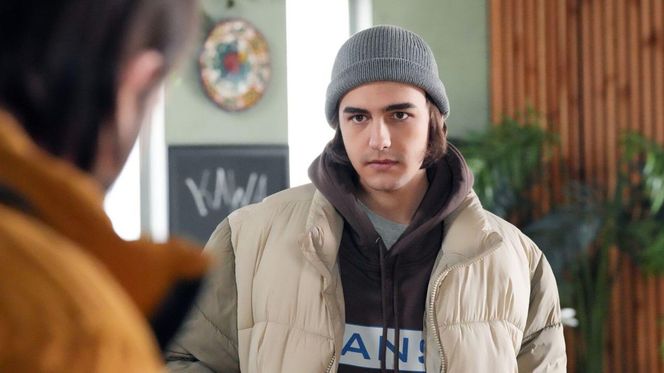 Barwy szczęścia odc. 3233. Romeo (Jacek Tyszkiewicz), Borys (Jakub Wieczorek)