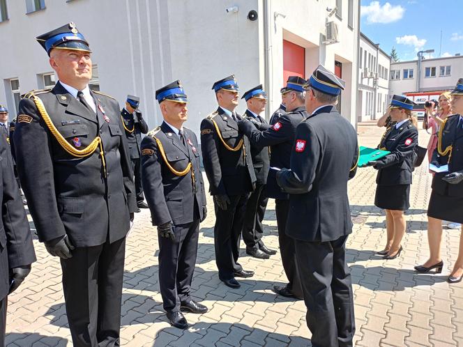 Akty nadania wyższych stopni służbowych odebrało w tym roku 21 strażaków z Komendy Miejskiej PSP w Siedlcach