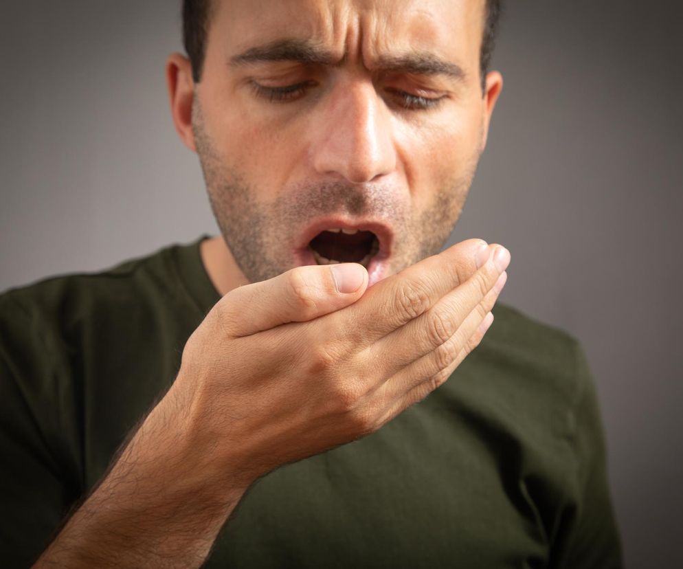 Nieprzyjemny zapach z ust? Może to być objaw niewydolności nerek, wątroby lub raka