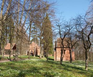 Malutką wieś nazywają Warmińską Jerozolimą. Przyciąga prawdziwe tłumy