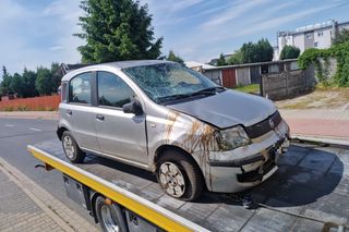 Złamał dożywotni zakaz. Po dachowaniu w pow. górowskim porzucił auto i poszedł pieszo