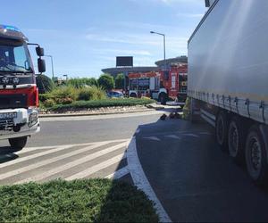 Zderzenie dwóch ciężarówek na Rondzie Gronowo w Lesznie 