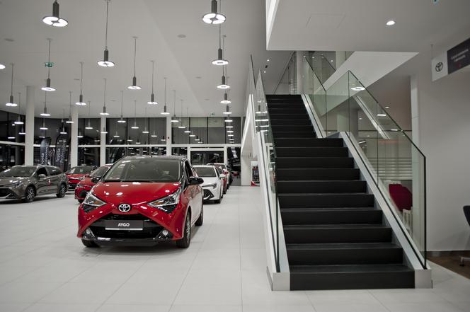 Toyota Romanowski Kraków nowy salon Toyoty i Lexusa