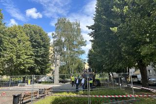 Rozbiórka pomnika w Dąbiu