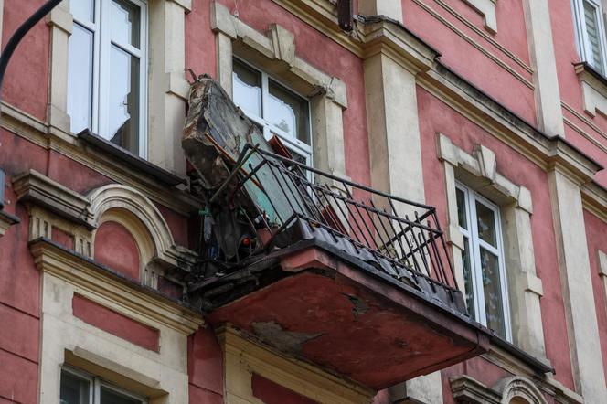 Pani Sylwia zginęła, a jej mąż walczy o życie. Zarwał się pod nimi balkon. Sprawą zajmie się prokuratura.