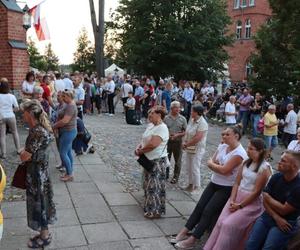 Tłumy pielgrzymów w Gietrzwałdzie. Trwa odpust i dożynki archidecezjalne. Zobacz zdjęcia