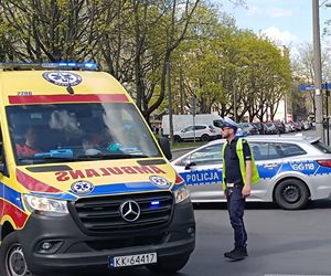 Autobus uderzył w drzewo. Koszmarny wypadek w Krakowie 