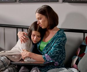 Na Wspólnej odc. 4021: Julka (Maja Oświecińska), Ania (Sonia Mietielica)