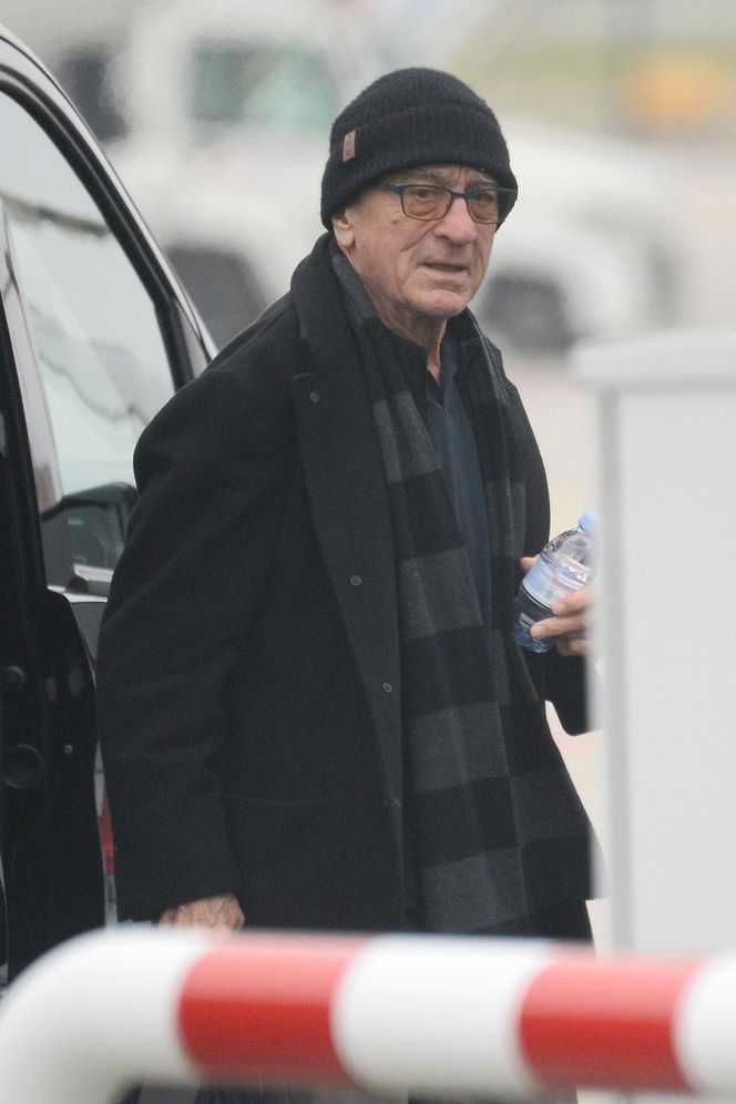 Robert De Niro już w Polsce. Aktor przyłapany na lotnisku w Warszawie