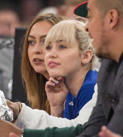 Miley Cyrus z blond grzywką