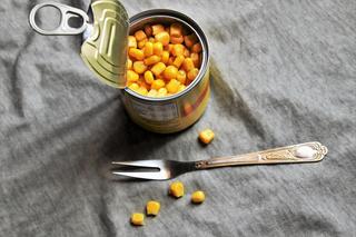 Tych rzeczy nie trzymaj w samochodzie zimą. Pod żadnym pozorem! 