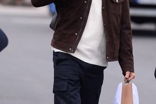 Robert Lewandowski ze szpanerką siatą wysiadł z samolotu