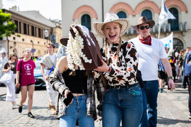 Juwenalia Krakowskie 2024. Barwny korowód przeszedł ulicami miasta 