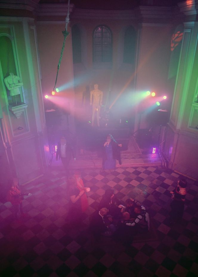 Rybnik. Urządzili całonocną imprezę techno w kaplicy. Tak wyglądala, mamy zdjęcia!