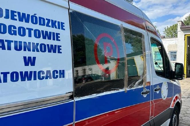 Katowice: Pijany mężczyzna zaatakował ratowniczkę pogotowia szklaną butelką. Zniszczył też karetkę