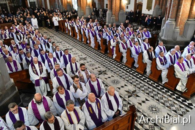 Wierni Archidiecezji Białostockiej pożegnali abp. Edwarda Ozorowskiego [ZDJĘCIA]