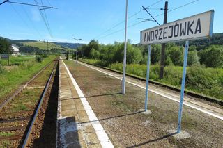 To jedna z najmniejszych małopolskich wsi. Kiedyś król Polski podarował ją biskupowi z Krakowa 