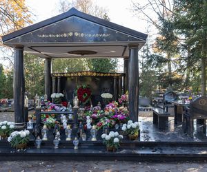 Tego grobu nikt się nie spodziewał! Zadaszenie, stół i krzesła na cmentarzu w Poznaniu