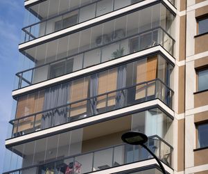 Balkon gotowy na letnie upały. Kluczem jest odpowiednia aranżacja