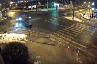 Wstrząsające nagranie z Rudy Śląskiej! Potężne zderzenie dwóch aut na ruchliwym skrzyżowaniu [WIDEO]