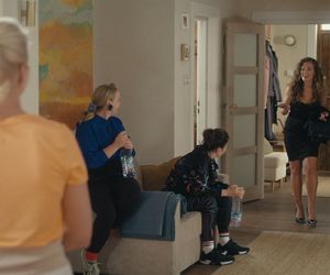 Rodzinka.pl 17 sezon odc. 293. Ludwik (Tomasz Karolak)Rodzinka.pl odc. 293. Ludwik (Tomasz Karolak), Agata (Wiktoria Gąsiewska), Viola (Magdalena Stużyńska), Marysia (Agata Kulesza), Natalia (Małgorzata Kożuchowska)