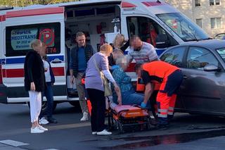 Wypadek samochodowy na Powsińskiej. Pierwszej pomocy udzielał Cezary Pazura