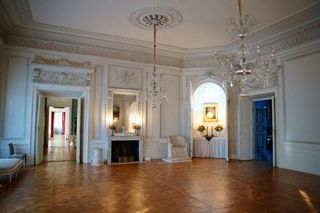 Wersal województwa łódzkiego. W tej barokowej rezydencji kręcono Akademię Pana Kleksa