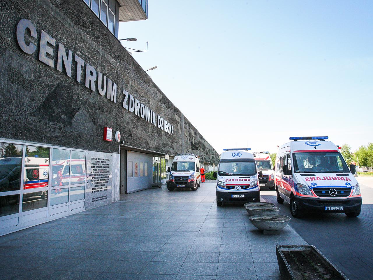 Pielęgniarki odeszły od łóżek dzieci