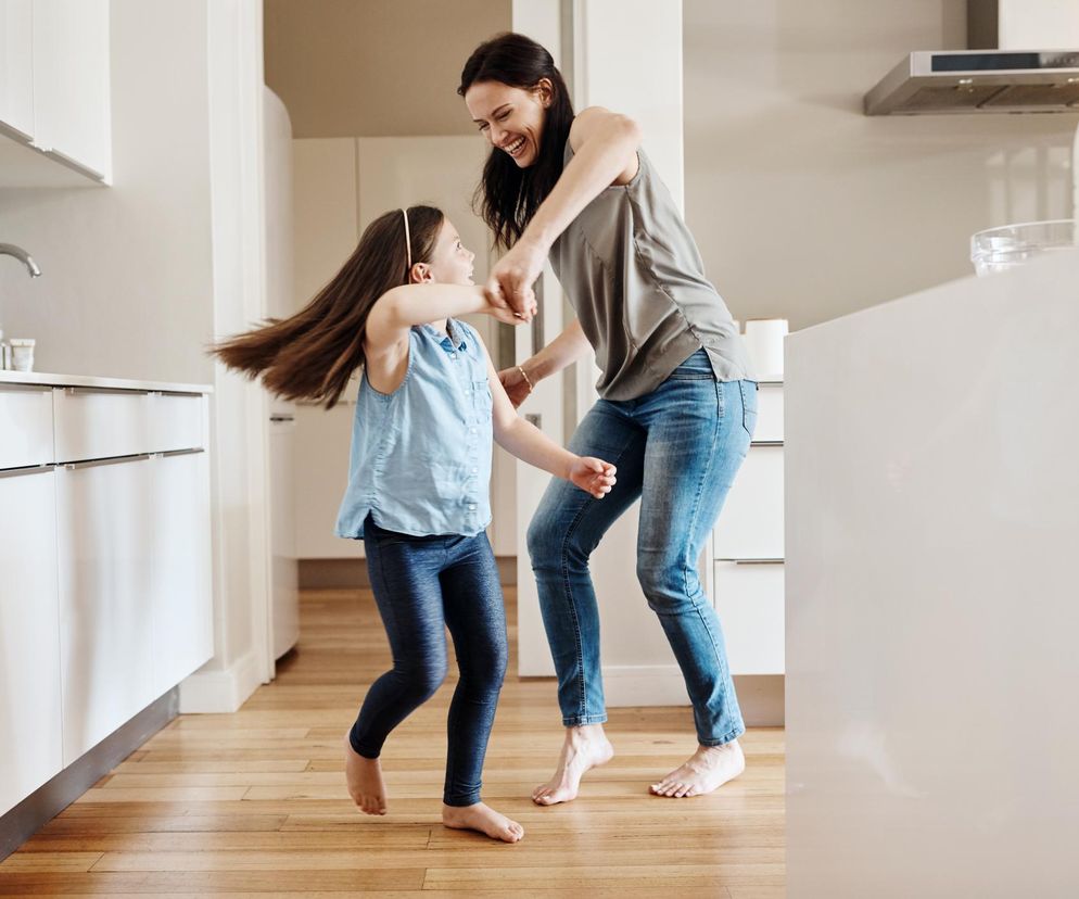 5 sposobów na dzienną dawkę ruchu bez ćwiczeń. Nie trzeba wychodzić z domu