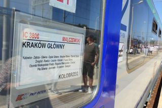 Pożar lokomotywy na dworcu w Lesznie. Z pociągu ewakuowano 800 pasażerów