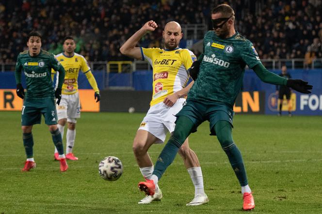 Motor Lublin - Legia Warszawa SKRÓT MECZU: awans Wojskowych i wstrzymanie gry przez zachowanie kibiców