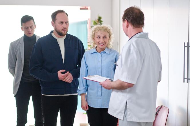 Na Wspólnej odc. 3596: Paweł (Grzegorz Kwiecień), Beata (Katarzyna Ptasińska), Emil (Piotr Ligienza)