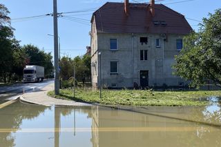 Tak wygląda zalany Lewin Brzeski. Zdjęcia z miasta walczącego z powodzią