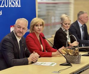 Wojewoda i różdżki.