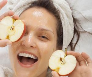 Usuwa zmarszczki, leczy trądzik. Zrobisz go sama, z kuchennych odpadków