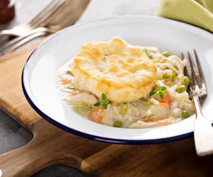 Zapiekanka z kurczakiem i warzywami. Jeden składnik sprawia, że jest wyjątkowa