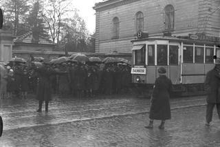 Kiedy tramwaje zastąpiły dorożki? Barwna historia komunikacji w Krakowie 