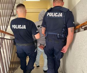 Ukrywał się przez 13 lat – teraz odpowie za swoje przestępstwa 