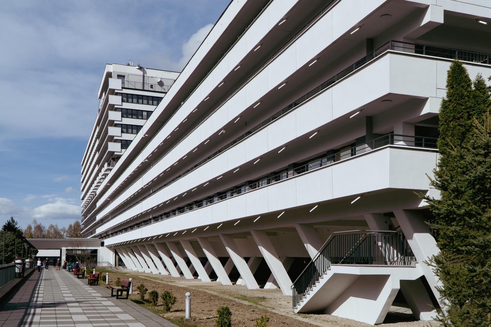 Sanatorium Równica w Ustroniu - zdjęcia. Modernistyczna bryła niczym okręt