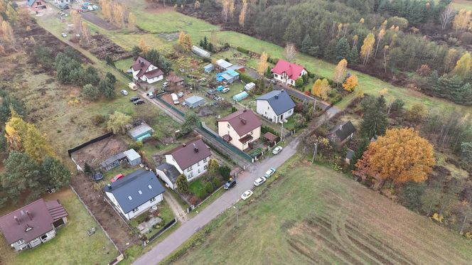 Tragedia pod Wołominem. Ciało 44-latki w szambie. Obok 7-letnie dziecko [ZDJĘCIA]