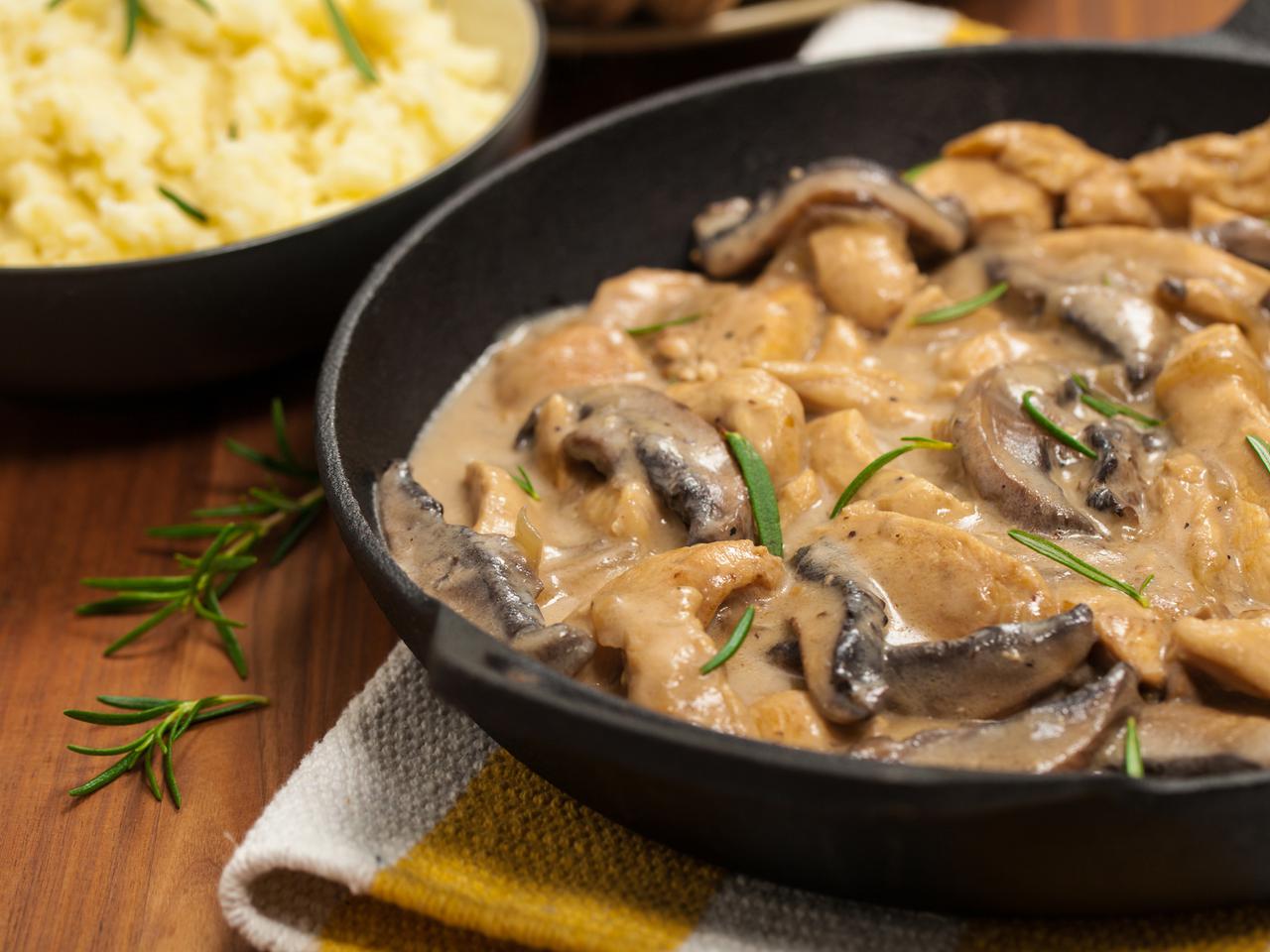 Boeuf Stroganow: klasyczny przepis